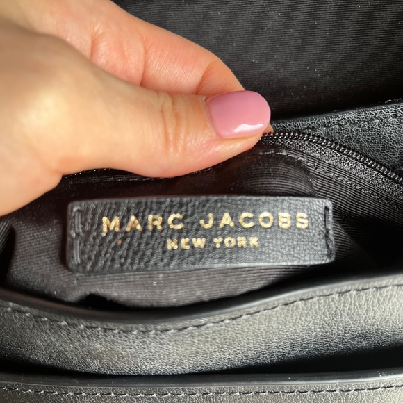 Marc Jacobs Black Leather Crossbody Bag-Classic-Lightly Used - Picture 4 of 4